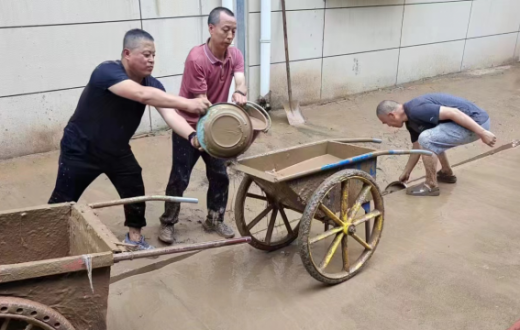 风雨同舟 志愿同行 —— 陕西宝氮化工集团有限公司党员干部积极开展防汛抢险工作
